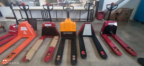 電動(dòng)搬運(yùn)車(chē)都有哪些作用和特點(diǎn)