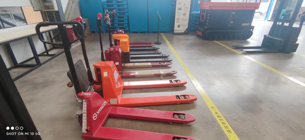 全電動(dòng)叉車轉(zhuǎn)向輪是前輪還是后輪 全電動(dòng)叉車轉(zhuǎn)向輪是前輪還是后輪