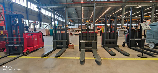 你了解揚(yáng)子電動(dòng)堆高車與叉車的區(qū)別 你了解揚(yáng)子電動(dòng)堆高車與叉車的區(qū)別