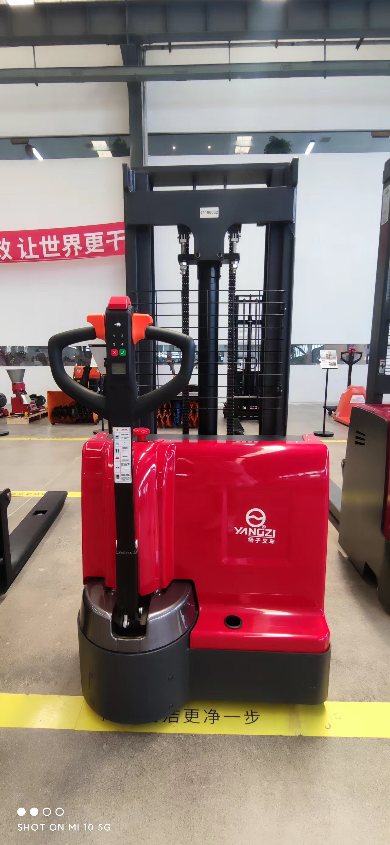 揚(yáng)子電動(dòng)堆高車(chē)的使用方法 揚(yáng)子電動(dòng)堆高車(chē)的使用方法