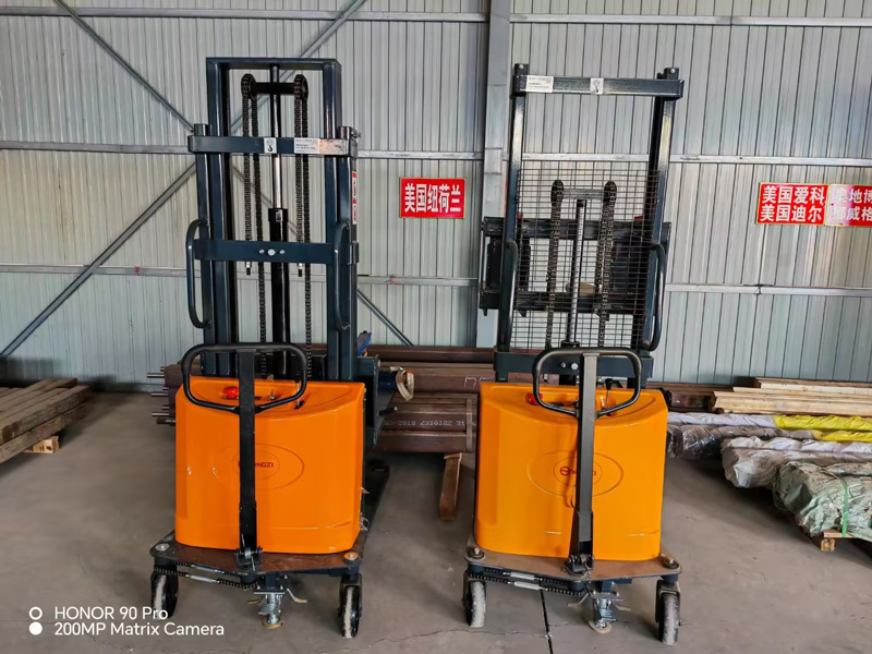 倉庫中電動叉車的優(yōu)勢(圖1) 揚(yáng)子電動叉車